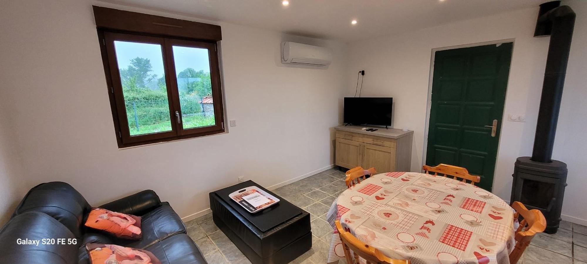 Maison A La Campagne Avec Piscine Flayat Экстерьер фото